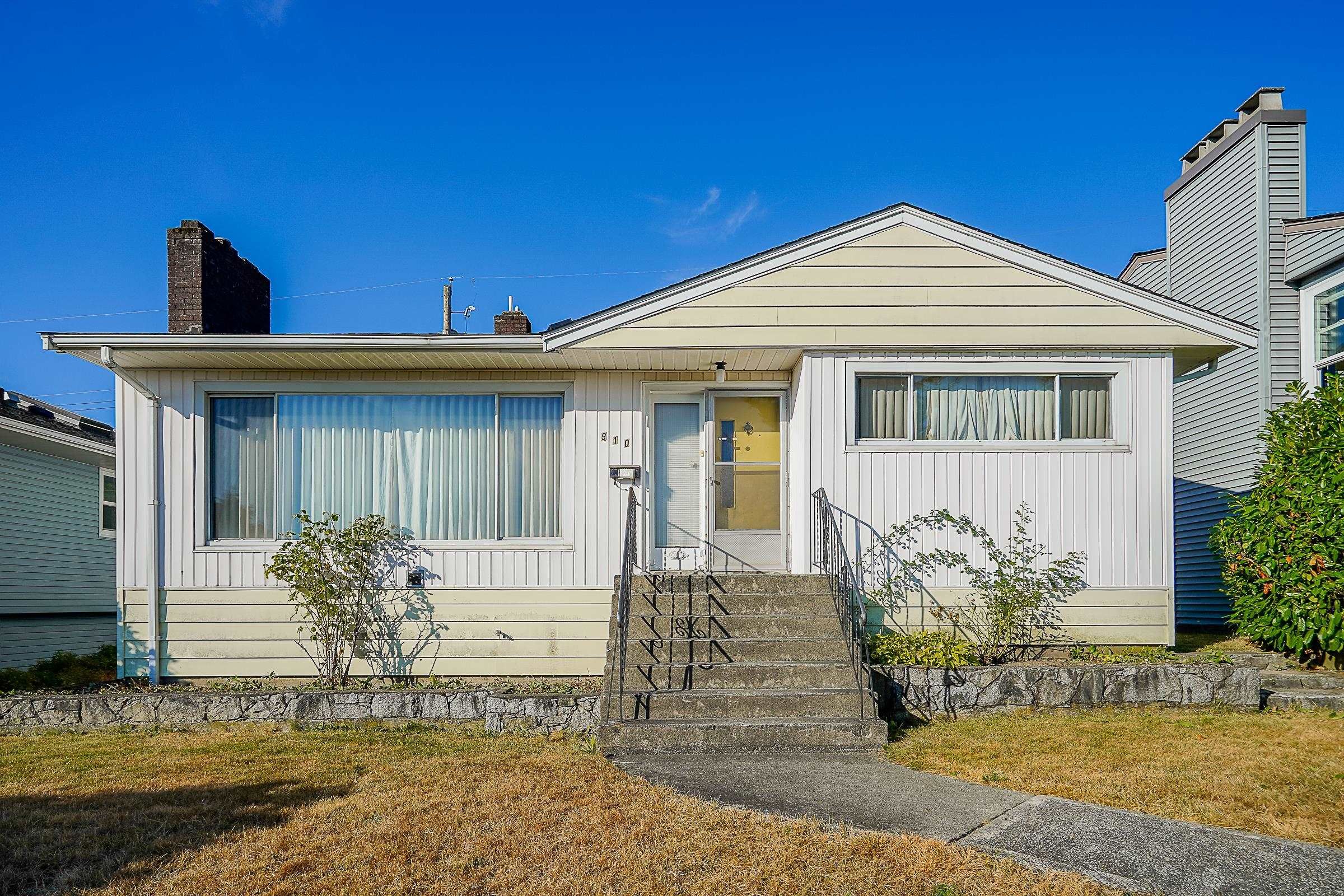 Main Photo: 910 LADNER Street in New Westminster: The Heights NW House for sale : MLS®# R2721421