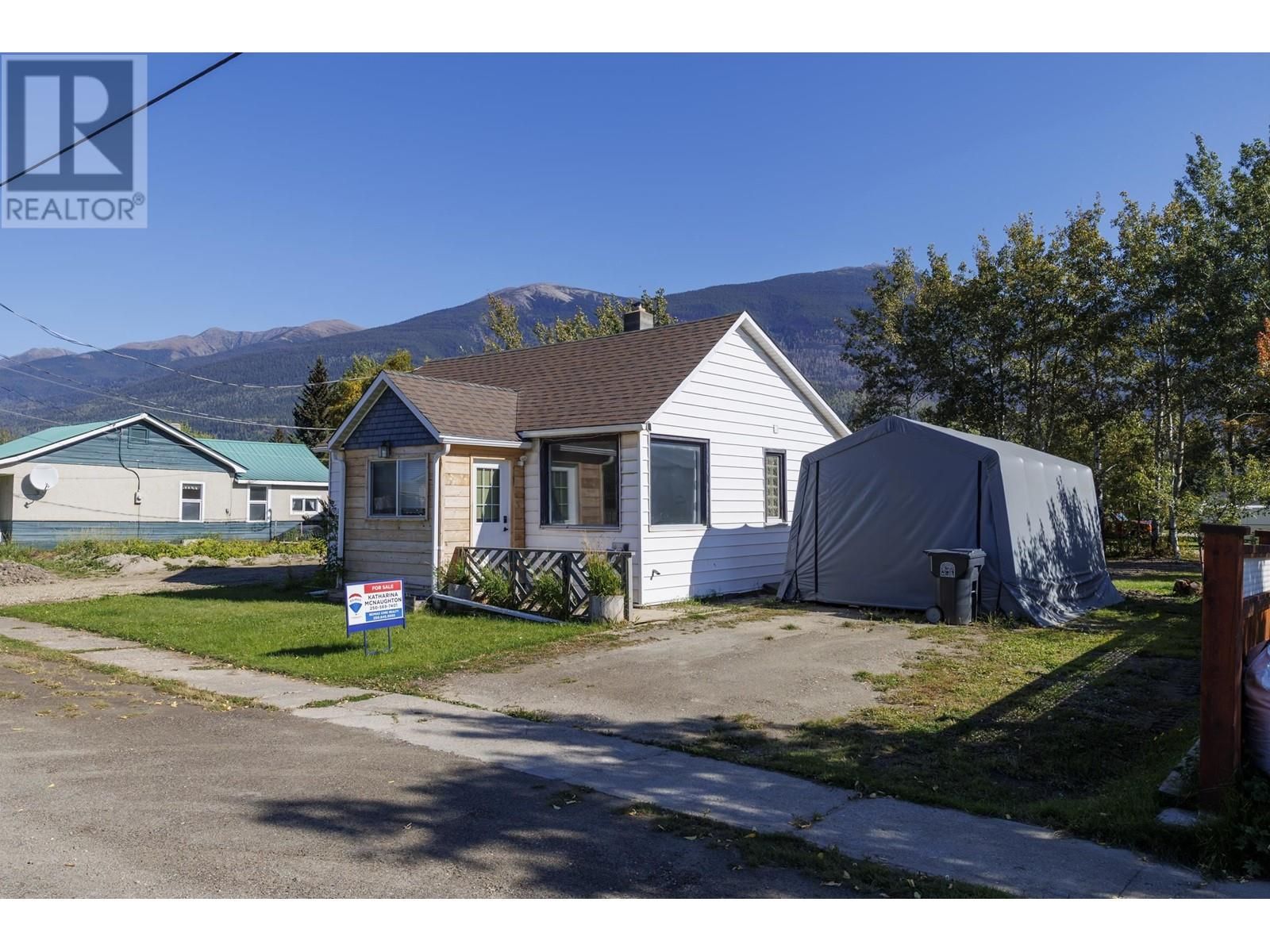 Main Photo: 930 3RD AVENUE in McBride: House for sale : MLS®# R2790185