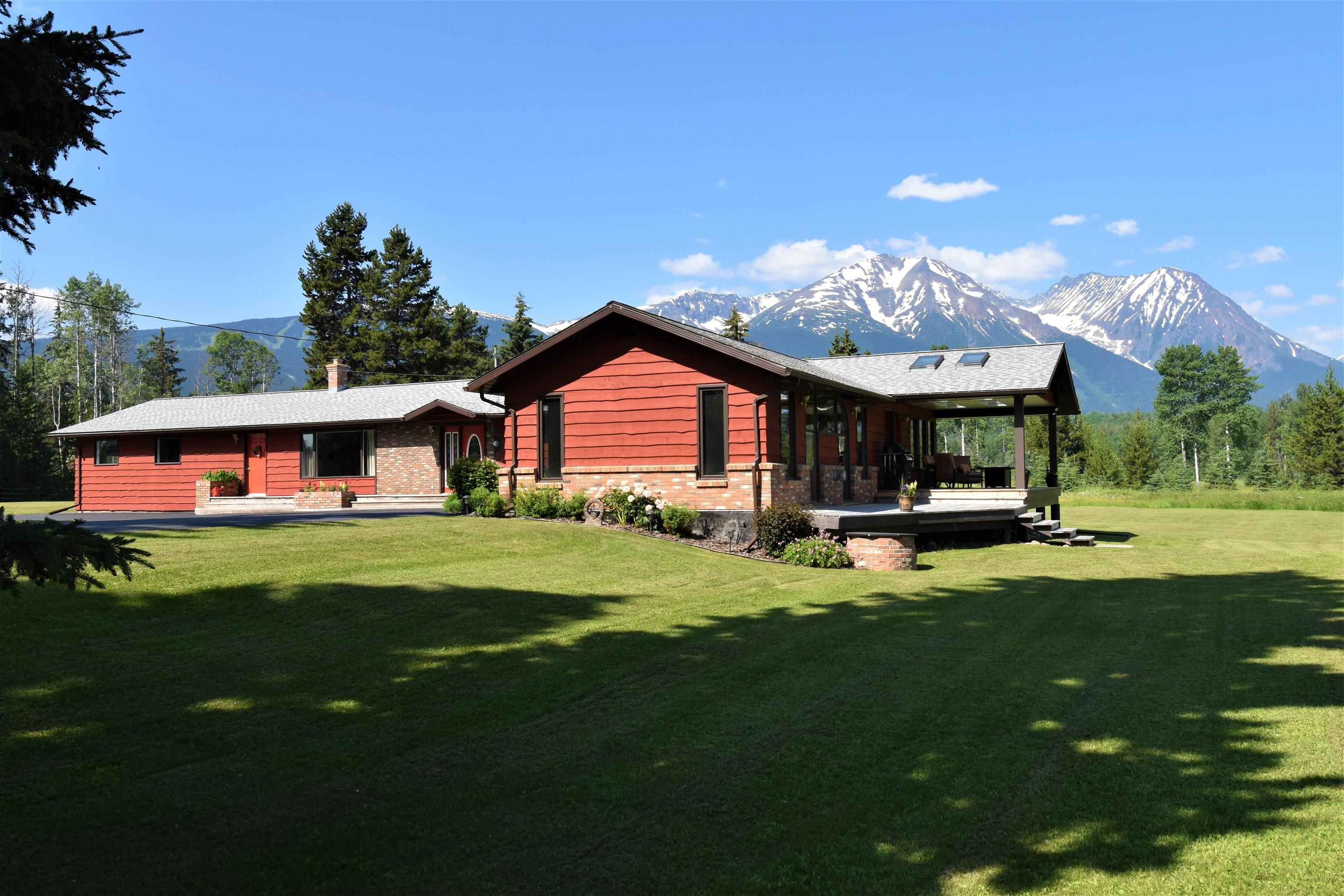 Main Photo: 4005 ROSENTHAL SUBDIVISION Road: Smithers - Rural House for sale (Smithers And Area)  : MLS®# R2685052
