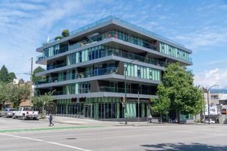 Photo 1: 404 1819 W 5TH Avenue in Vancouver: Kitsilano Condo for sale in "WEST FIVE" (Vancouver West)  : MLS®# R2703460