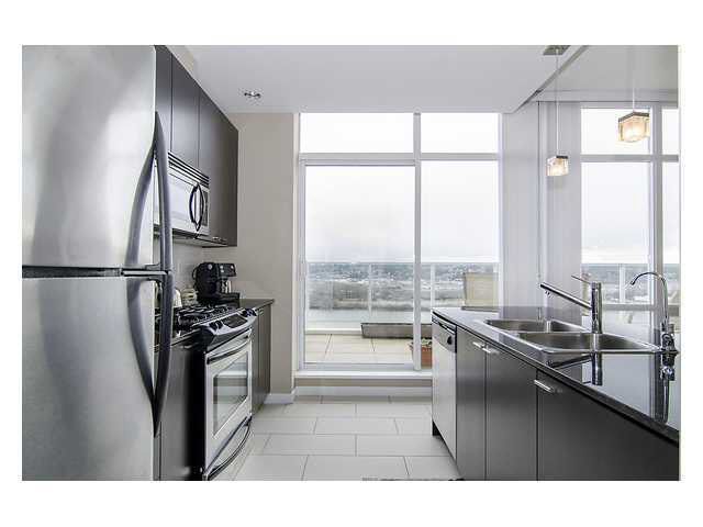 Main Photo: PH5 39 SIXTH STREET in : Downtown NW Residential Attached for sale : MLS®# V993152