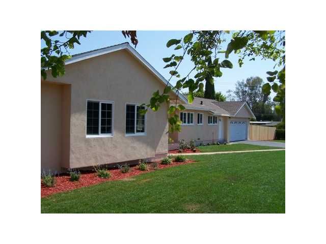Main Photo: SOUTHEAST ESCONDIDO House for sale : 4 bedrooms : 730 Montview Drive in Escondido