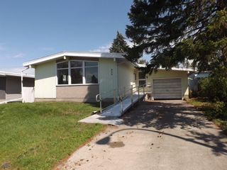 Photo 2: 828 Macleay Road NE in Calgary: Mayland Heights Detached for sale : MLS®# A1234585