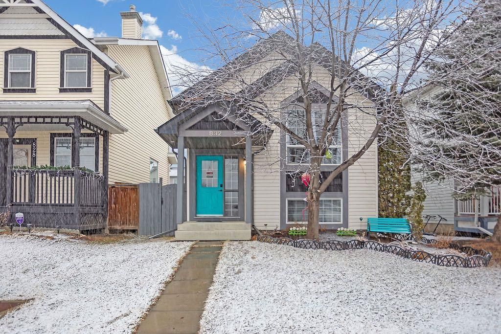 Main Photo: 832 Everridge Drive SW in Calgary: Evergreen Detached for sale : MLS®# A2090384