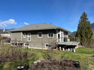 Photo 19: 735 5TH AVE in Castlegar: House for sale : MLS®# 2475795