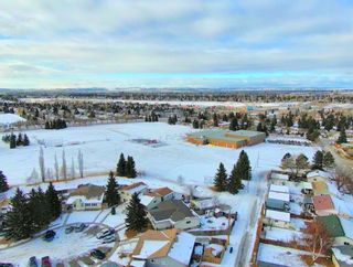 Photo 30: 532 Queensland Place SE in Calgary: Queensland Semi Detached for sale : MLS®# A1187085