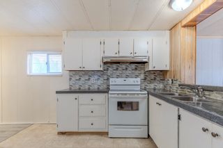Photo 12: 17 21163 LOUGHEED Highway in Maple Ridge: Southwest Maple Ridge Manufactured Home for sale in "Val Maria Manufactured Home Park" : MLS®# R2824013