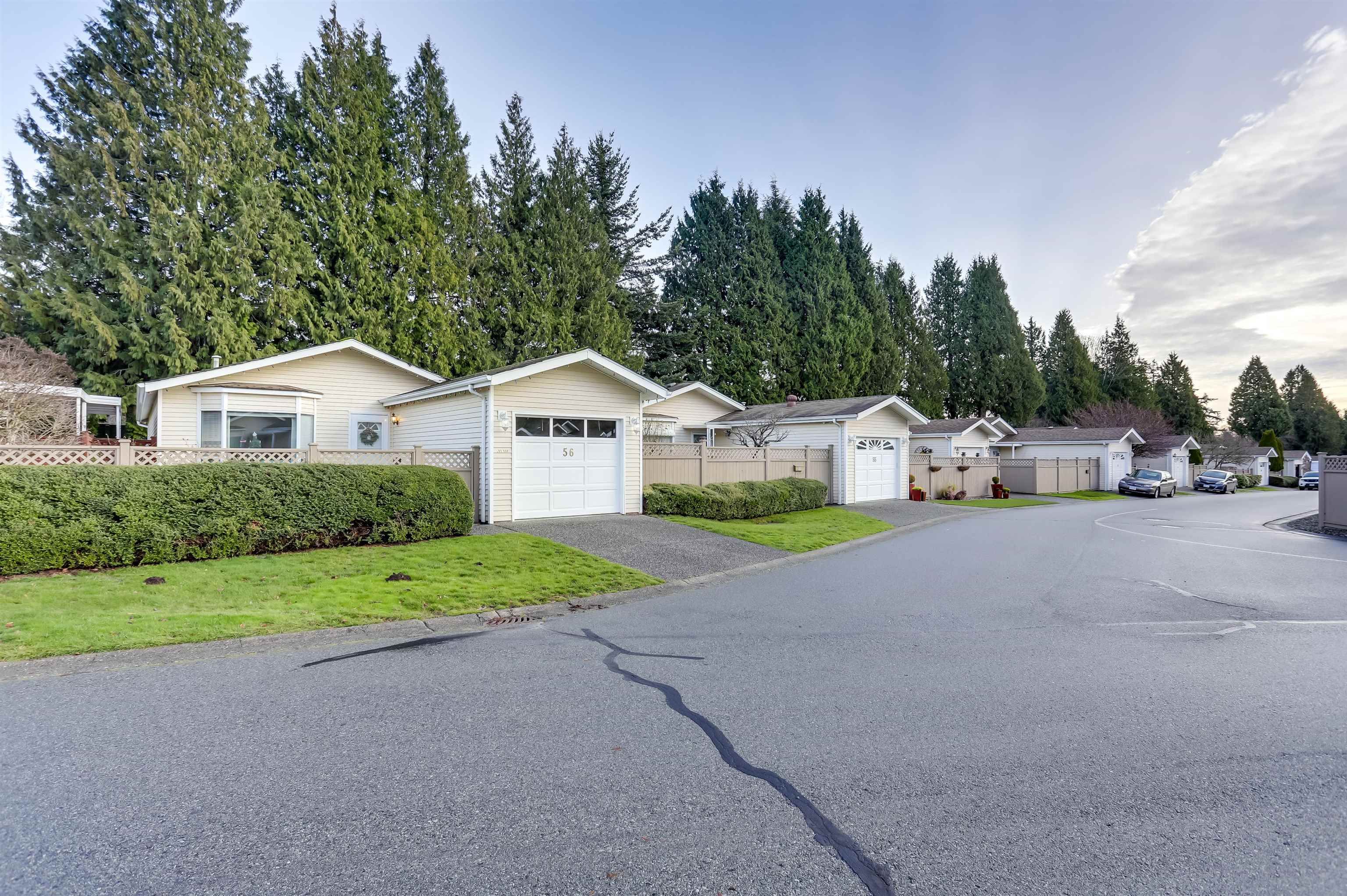 Main Photo: 56 1400 164 Street in Surrey: King George Corridor Manufactured Home for sale in "GATEWAY GARDENS" (South Surrey White Rock)  : MLS®# R2834685