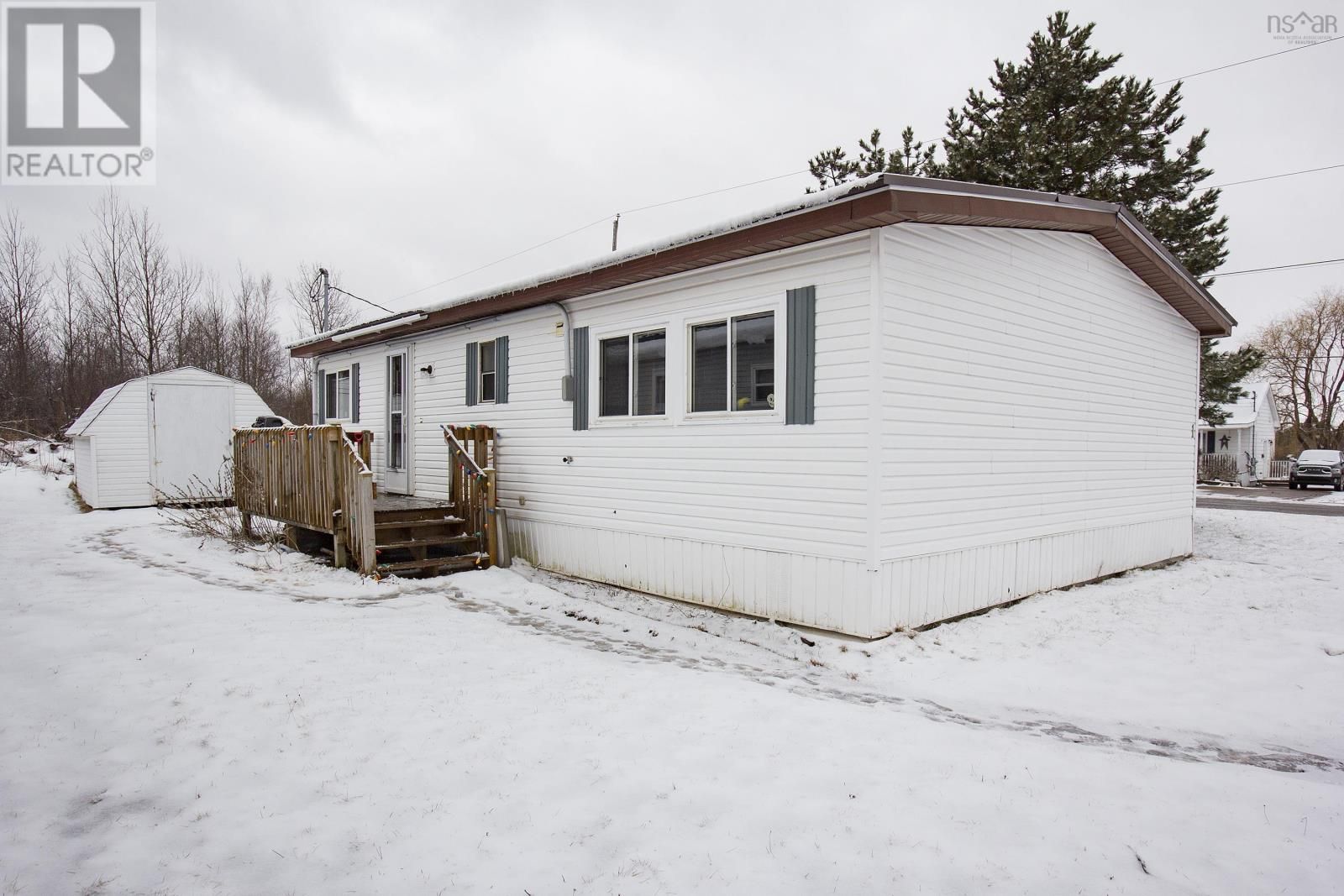 Main Photo: 1 Bayview Drive in Amherst: House for sale : MLS®# 202304817
