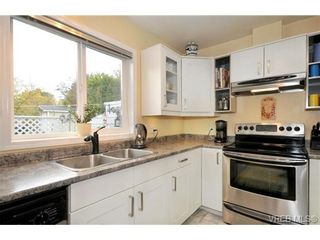 Photo 5: 2882 Belmont Ave in VICTORIA: Vi Oaklands Row/Townhouse for sale (Victoria)  : MLS®# 656001