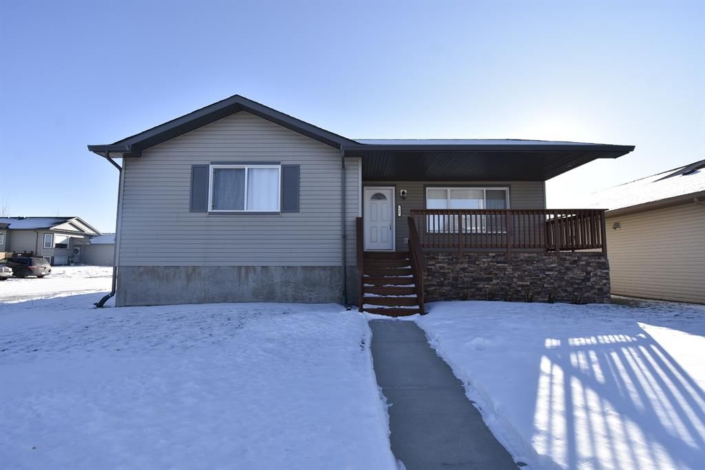 Main Photo: 541 Carriage Lane Drive: Carstairs Detached for sale : MLS®# A1039901