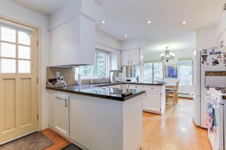 Photo 9: 27 ESCOLA Bay in Port Moody: Barber Street House for sale : MLS®# R2748058