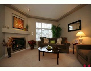 Photo 2: 35 16760 61ST Avenue in Surrey: Cloverdale BC Townhouse for sale in "Harvest Landing" (Cloverdale)  : MLS®# F2927875