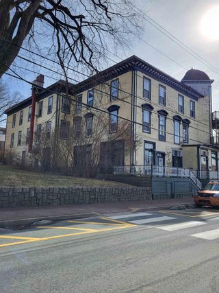 Photo 5: 149 Main Street in Liverpool: 406-Queens County Multi-Family for sale (South Shore)  : MLS®# 202405990