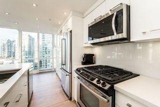 Photo 2: 2006 1077 MARINASIDE CRESCENT in Vancouver: Yaletown Condo for sale (Vancouver West)  : MLS®# R2337743