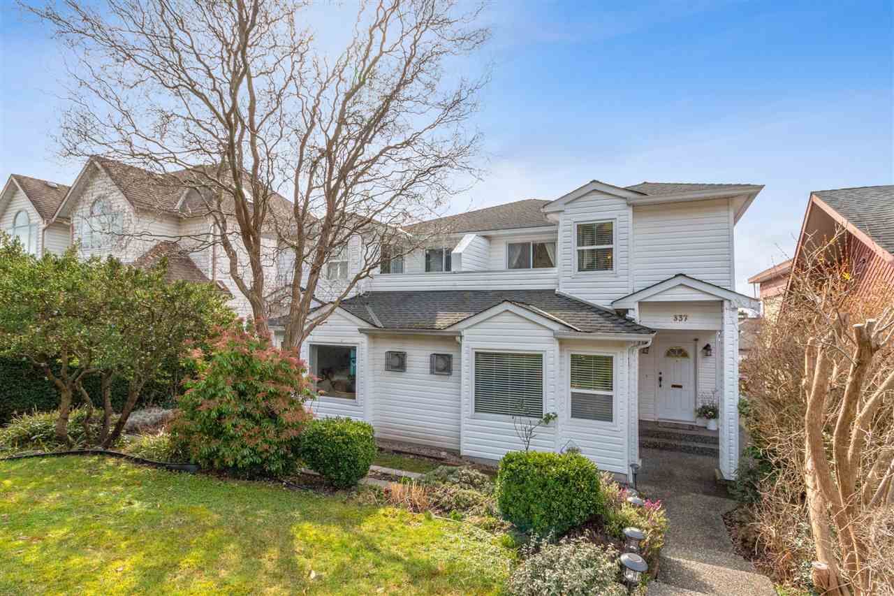 Main Photo: 337 E 5TH Street in North Vancouver: Lower Lonsdale 1/2 Duplex for sale : MLS®# R2544809