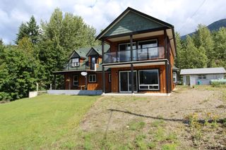 Photo 1: 7823 Squilax Anglemont Road in Anglemont: North Shuswap House for sale (Shuswap)  : MLS®# 10116503