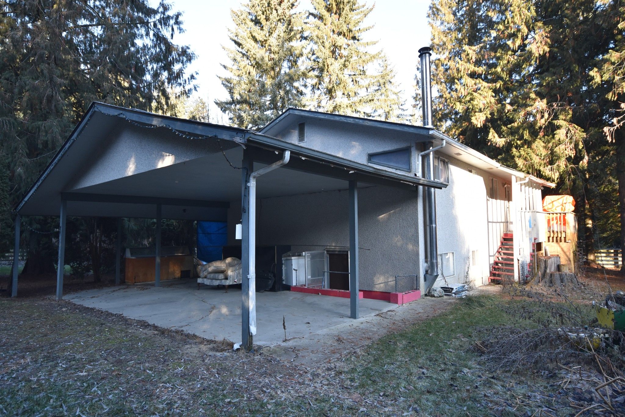 Main Photo: 867 Salmon River Road in Salmon Arm: SWSA - SW Salmon Arm House for sale (Shuswap / Revelstoke)  : MLS®# 10197498