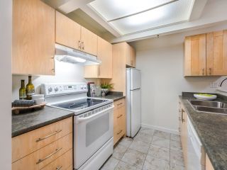 Photo 17: 108 1925 W 2ND Avenue in Vancouver: Kitsilano Condo for sale in "WINDGATE BEACHSIDE" (Vancouver West)  : MLS®# R2715831