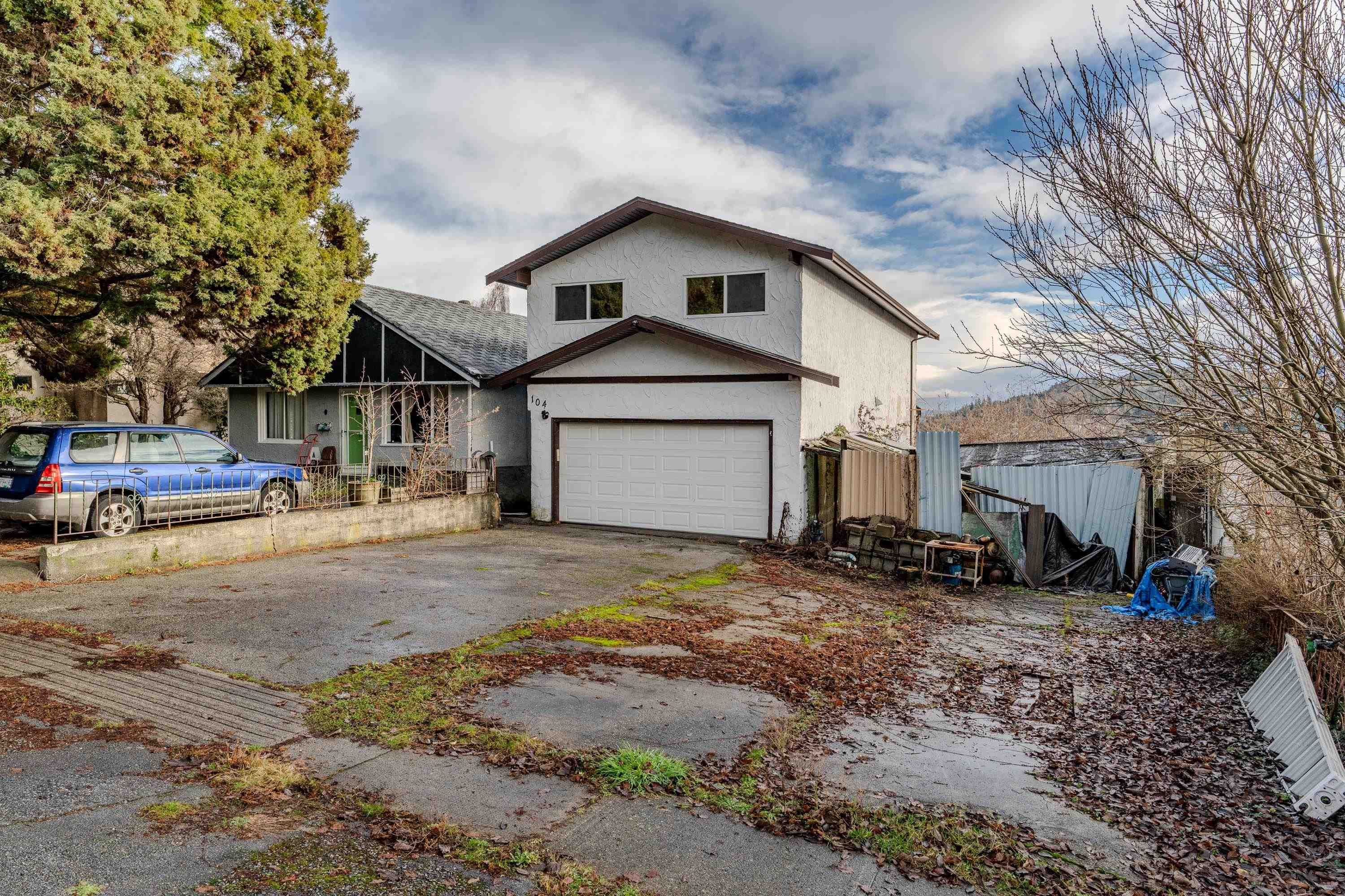 Main Photo: 104 N HOLDOM Avenue in Burnaby: Capitol Hill BN House for sale (Burnaby North)  : MLS®# R2842369