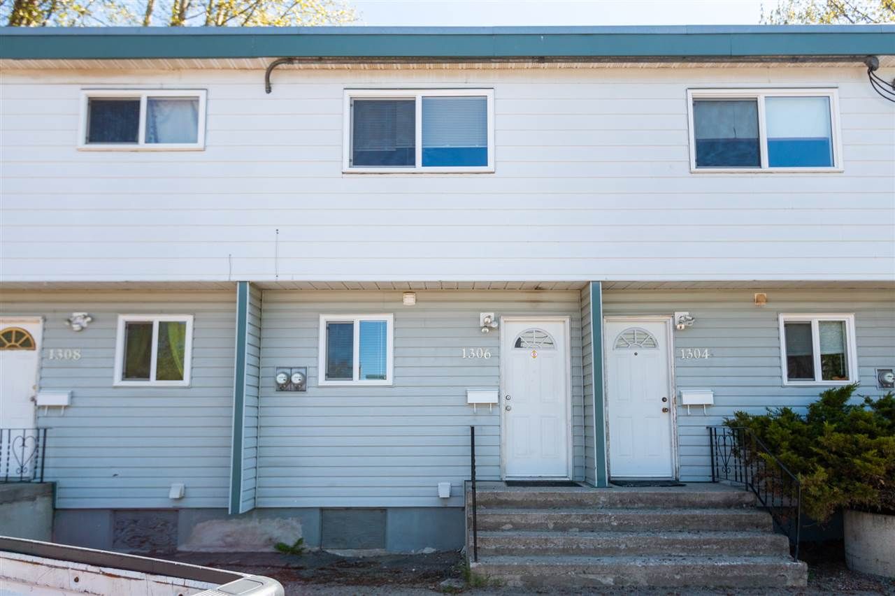 Main Photo: 1306 DIEFENBAKER Drive in Prince George: VLA Townhouse for sale in "THE OAKLANDS" (PG City Central (Zone 72))  : MLS®# R2455070