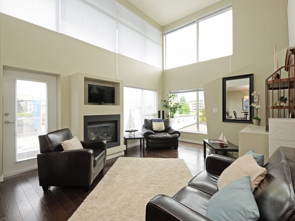 Photo 3: Photos: PH2 1288 CHESTERFIELD AVENUE in North Vancouver: Central Lonsdale Condo for sale : MLS®# R2171732