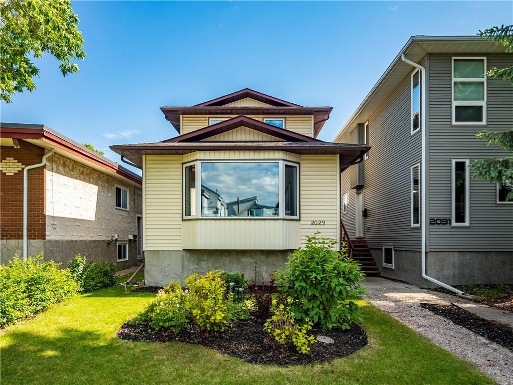 Main Photo: 2029 3 Avenue NW in Calgary: West Hillhurst Detached for sale : MLS®# C4291113