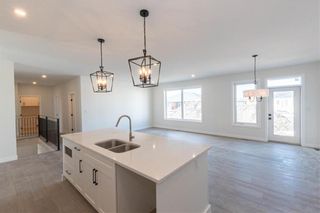 Photo 12: 11 MURANO Cove in Steinbach: R16 Residential for sale : MLS®# 202207858