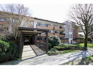 Photo 1: 101 410 AGNES Street in New Westminster: Downtown NW Condo for sale in "MARSEILLE PLAZA" : MLS®# V1069596