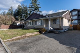 Main Photo: 2594 PARKVIEW Street in Abbotsford: Abbotsford West 1/2 Duplex for sale : MLS®# R2841538