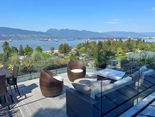 Photo 2: 4559 W 1ST Avenue in Vancouver: Point Grey House for sale in "Point Grey" (Vancouver West)  : MLS®# R2815428