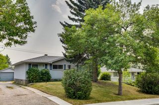 Photo 2: 144 Hendon Drive in Calgary: Highwood Detached for sale : MLS®# A1134484