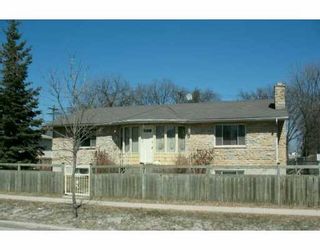 Photo 1: 623 MUNROE Avenue in WINNIPEG: East Kildonan Single Family Detached for sale (North East Winnipeg)  : MLS®# 2705491