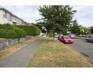 Photo 4: 1707 PRESTWICK Drive in Vancouver: Fraserview VE House for sale (Vancouver East)  : MLS®# V749175