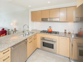 Photo 10: 405 6018 IONA Drive in Vancouver: University VW Condo for sale in "Argyll House West" (Vancouver West)  : MLS®# R2178903