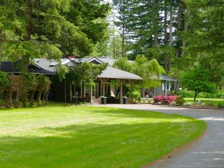 Photo 1: 2589 Huband Rd in Courtenay: CV Courtenay North House for sale (Comox Valley)  : MLS®# 926518