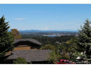 Photo 2: 3407 Karger Terr in VICTORIA: Co Triangle House for sale (Colwood)  : MLS®# 735110