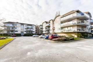 Photo 2: 109 5419 201A Street in Langley: Langley City Condo for sale in "VISTA GARDENS" : MLS®# R2538468