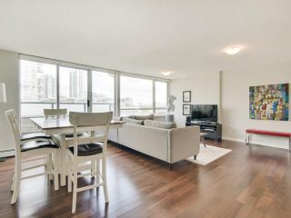Photo 4: 609 1288 MARINASIDE Crescent in Vancouver: Yaletown Condo for sale in "Crestmark I" (Vancouver West)  : MLS®# R2149877