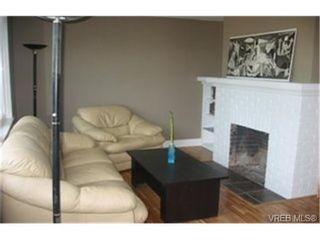 Photo 3: 840 Reed St in VICTORIA: Vi Mayfair Half Duplex for sale (Victoria)  : MLS®# 439261