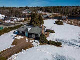 Photo 2: 5 Green Bay Road in Petit Riviere: 405-Lunenburg County Residential for sale (South Shore)  : MLS®# 202304574