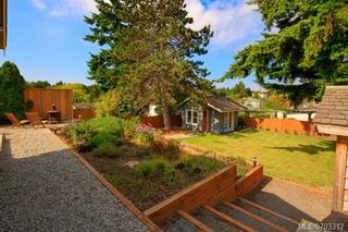 Photo 15: 2532 Asquith St in Victoria: Vi Oaklands House for sale : MLS®# 703312