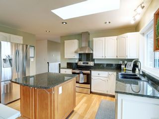 Photo 7: 1017 Southover Lane in Saanich: SE Broadmead House for sale (Saanich East)  : MLS®# 921969