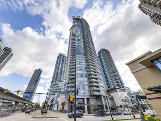 Photo 1: 1910 2008 ROSSER Avenue in Burnaby: Brentwood Park Condo for sale in "SOLO District : Stratus" (Burnaby North)  : MLS®# R2645787