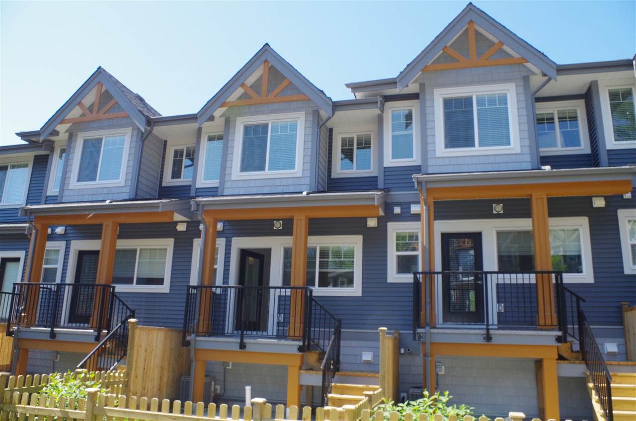 Main Photo: 39 22810 113 Avenue in Maple Ridge: East Central Townhouse for sale in "RUXTON VILLAGE" : MLS®# R2282058
