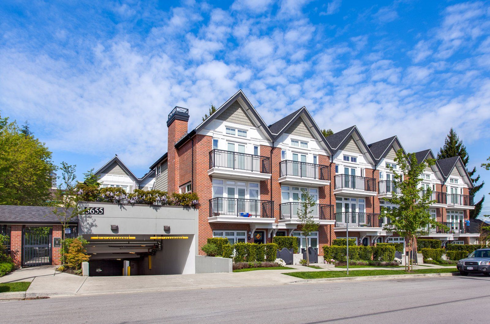 Main Photo: 5655 chaffey Avenue in Burnaby: Metrotown Townhouse for rent (Burnaby South)  : MLS®# AR154