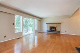 Photo 2: 4188 Bracken Ave in VICTORIA: SE Lake Hill House for sale (Saanich East)  : MLS®# 792670
