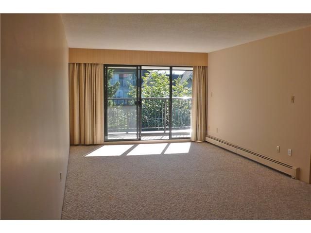 Photo 3: Photos: 210 330 E 1ST Street in North Vancouver: Lower Lonsdale Condo for sale in "Portree House" : MLS®# V970722