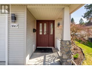Photo 3: 3867 Glen Canyon Drive in West Kelowna: House for sale : MLS®# 10310183