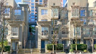 Photo 3: 979 RICHARDS Street in Vancouver: Yaletown Townhouse for sale in "MONDRIAN by BOSA" (Vancouver West)  : MLS®# R2648944